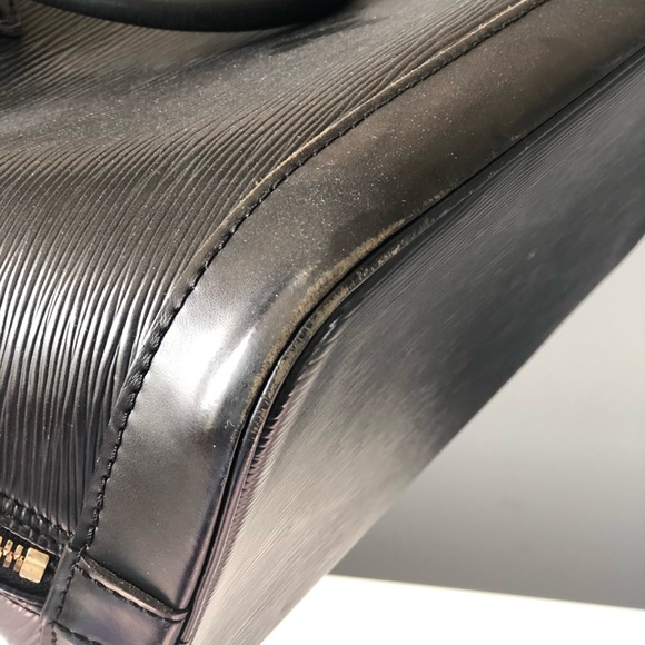 Louis Vuitton Alma Black Epi Leather Hand Bag - Picture 8 of 8